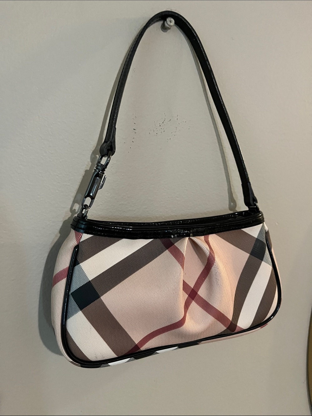Burberry Beige Plaid Shoulder Bag with Black Trim - Picture 3 of 17